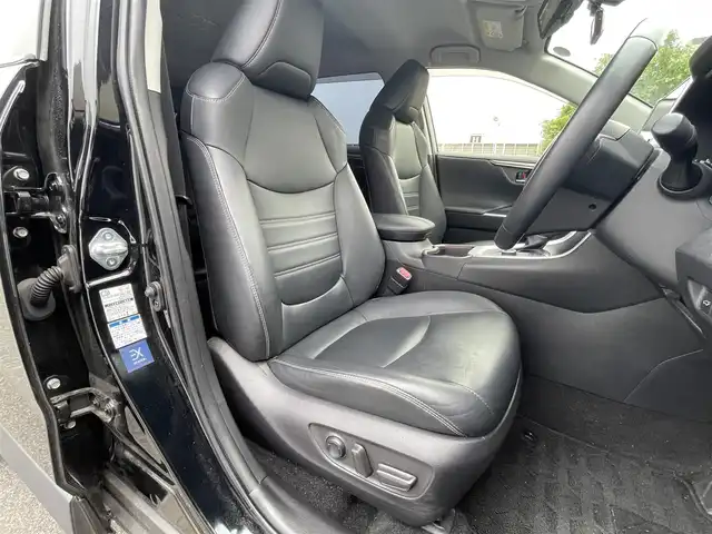 トヨタ ＲＡＶ４ ハイブリットG 山口県 2021(令3)年 3.4万km アティチュードブラックマイカ 4WD/黒レザーシート/運転席パワーシート/前席シートヒーター/9型SDナビ フルセグTV CD DVD BT/バックカメラ/TRD ルーフキャリア/BALMINUM 18インチアルミホイール/パワーバックドア/デジタルインナーミラー/衝突被害軽減ブレーキ/レーダークルーズコントロール/レーンアシスト/オートマチックハイビーム/ブラインドスポットモニタ/LEDオートヘッドライト/フォグライト /コーナーセンサー /スマートキー 2個/ステアリングヒーター/ドラレコ/ビルトインETC/ステアリングリモコン/AC100V電源/W サイド カーテン ニー エアバッグ/保証書 取説 ナビ取説/禁煙車