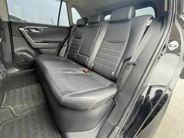 トヨタ ＲＡＶ４ ハイブリットG 山口県 2021(令3)年 3.4万km アティチュードブラックマイカ 4WD/黒レザーシート/運転席パワーシート/前席シートヒーター/9型SDナビ フルセグTV CD DVD BT/バックカメラ/TRD ルーフキャリア/BALMINUM 18インチアルミホイール/パワーバックドア/デジタルインナーミラー/衝突被害軽減ブレーキ/レーダークルーズコントロール/レーンアシスト/オートマチックハイビーム/ブラインドスポットモニタ/LEDオートヘッドライト/フォグライト /コーナーセンサー /スマートキー 2個/ステアリングヒーター/ドラレコ/ビルトインETC/ステアリングリモコン/AC100V電源/W サイド カーテン ニー エアバッグ/保証書 取説 ナビ取説/禁煙車