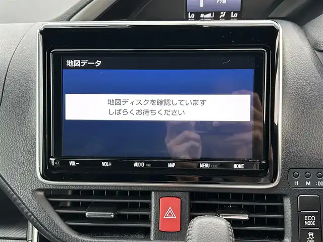 トヨタ ヴォクシー ZS 煌Ⅱ 和歌山県 2020(令2)年 6万km ブラック 純正９型ナビ/フルセグTV/バックカメラ/純正フリップダウンモニター/(BT/CD/DVD)/プリクラッシュセーフティー/クルーズコントロール/レーンディパーチャーアラート/クリアランスソナー/横滑り防止機能/前後ドライブレコーダー/ビルトインETC２．０/後席サンシェード/ドアバイザー/LEDヘッドライト/フォグランプ/オートライト