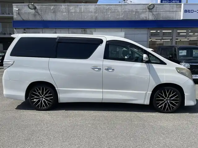 トヨタ アルファード 240S 兵庫県 2011(平23)年 14.6万km ホワイトパールクリスタルシャイン (株)IDOMが運営する【じしゃロン姫路店】の自社ローン専用車両になります。こちらは現金またはオートローンご利用時の価格です。自社ローンご希望の方は別途その旨お申付け下さい/メモリナビ/フルセグテレビ/バックカメラ/フリップダウンモニター/ウィンカーミラー/オットマン/プッシュスタート/両側パワースライドドア/パワーバックドア/ETC