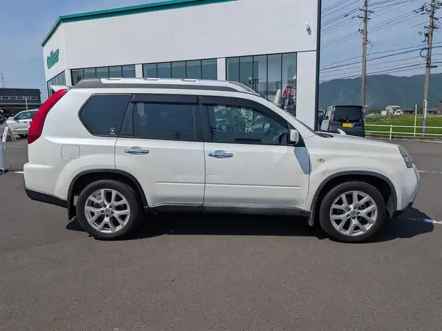 日産 エクストレイル 20Xt 福井県 2012(平24)年 5.7万km ブリリアントホワイトパール ワンオーナー/純正SDナビ（MM112-A）/　（CD/ワンセグテレビ/ラジオ）/4WD/ルーフレール/全席シートヒーター/ダウンヒルアシストコントロール/ビルトインETC/純正18インチアルミホイール/純正フロアマット/キセノンヘッドライト/フォグランプ/オートハイビーム/バックカメラ/横滑り防止装置/盗難防止装置/スペアキー2本/保証書/取扱説明書
