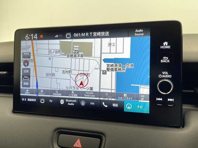 ホンダ ヴェゼル ハイブリッド e:HEV Z 宮崎県 2025(令7)年 0.1万km未満 プラチナホワイトパール 登録済み未使用車/ホンダセンシング/純正9型ディスプレイオーディオナビTV/（3VC4AG3/HondaCONNECT/FMAM/USB/HDMI/Bluetooth/フルセグTV)/純正バックカメラ/純正ビルトインETC2.0/純正フロントグリルベルリナブラック/純正LEDオートライト/純正LEDフォグ/純正18インチアルミ/アダプティブクルーズコントロール/レーンディパーチャーアラート/ブラインドスポットモニター/ダウンヒルアシストコントロール/電子パーキング/ブレーキホールド/ワイヤレス充電器/デュアルオートエアコン/パドルシフト/ハーフレザーシート/前席シートヒーター/ステアリングヒーター/パワーバックドア/クリアランスソナー/スマートキー/プッシュエンジンスタート/スペアキー/新車時保証書/取扱い説明書