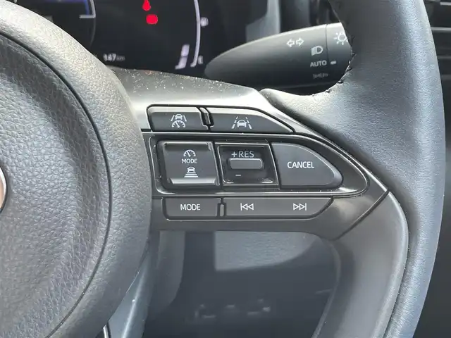 トヨタ ヤリスクロス ハイブリッド Z アドベンチャー 滋賀県 2024(令6)年 0.6万km ブラックマイカ 禁煙車/８型メーカオプションナビ/（USB/HDMI、AppleCarPlay、AndroidAuto）/フルセグTV/全方位カメラ/ETC/前後ドライブレコーダー/合皮シート/前席シートヒーター/ステアリングヒーター/運転席パワーシート/トヨタセーフティーセンス/レーダークルーズコントロール/LEDヘッドライト/ルーフレール
