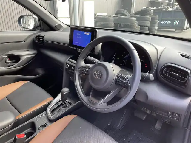トヨタ ヤリスクロス ハイブリッド Z アドベンチャー 滋賀県 2024(令6)年 0.6万km ブラックマイカ 禁煙車/８型メーカオプションナビ/（USB/HDMI、AppleCarPlay、AndroidAuto）/フルセグTV/全方位カメラ/ETC/前後ドライブレコーダー/合皮シート/前席シートヒーター/ステアリングヒーター/運転席パワーシート/トヨタセーフティーセンス/レーダークルーズコントロール/LEDヘッドライト/ルーフレール