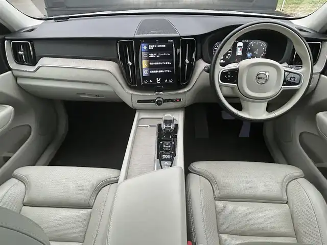 ボルボ ＸＣ６０ B5 AWD インスクリプション 茨城県 2020(令2)年 4万km クリスタルホワイトP harman/kardon/白革シート/パノラマSR/Orreforsクリスタルシフト/純正ナビ/（AM.FM.CD.BT.Applecarplay）/フルセグTV/360°カメラ/ETC/前後ドラレコ/ACC/LKA/BSM/D/N席パワーシート/D/N席シートヒーター/D/N席ベンチレーション/ステアリングヒーター/パワーバックドア/スマートキー/プッシュスタート