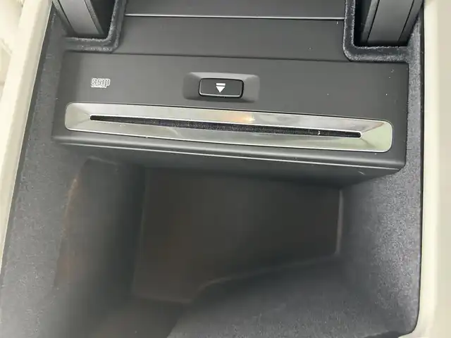 ボルボ ＸＣ６０ B5 AWD インスクリプション 茨城県 2020(令2)年 4万km クリスタルホワイトP harman/kardon/白革シート/パノラマSR/Orreforsクリスタルシフト/純正ナビ/（AM.FM.CD.BT.Applecarplay）/フルセグTV/360°カメラ/ETC/前後ドラレコ/ACC/LKA/BSM/D/N席パワーシート/D/N席シートヒーター/D/N席ベンチレーション/ステアリングヒーター/パワーバックドア/スマートキー/プッシュスタート
