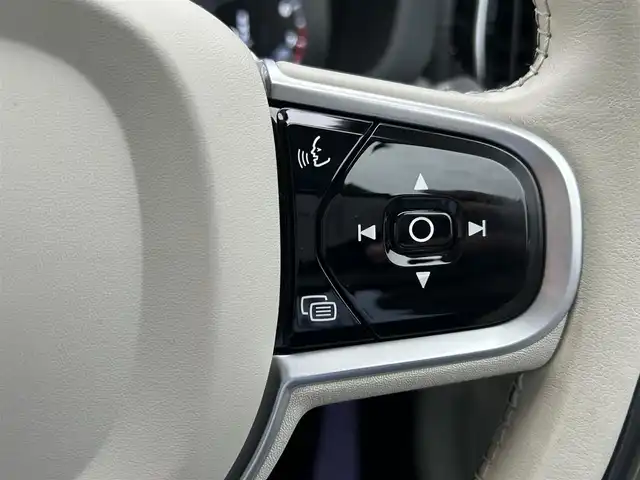 ボルボ ＸＣ６０ B5 AWD インスクリプション 茨城県 2020(令2)年 4万km クリスタルホワイトP harman/kardon/白革シート/パノラマSR/Orreforsクリスタルシフト/純正ナビ/（AM.FM.CD.BT.Applecarplay）/フルセグTV/360°カメラ/ETC/前後ドラレコ/ACC/LKA/BSM/D/N席パワーシート/D/N席シートヒーター/D/N席ベンチレーション/ステアリングヒーター/パワーバックドア/スマートキー/プッシュスタート