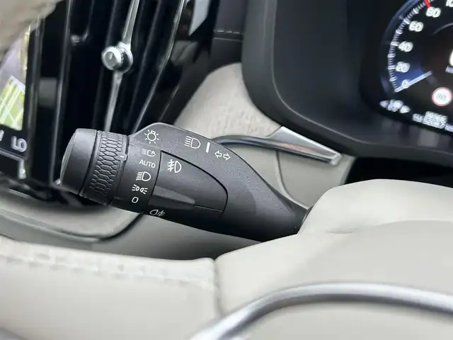 ボルボ ＸＣ６０ B5 AWD インスクリプション 茨城県 2020(令2)年 4万km クリスタルホワイトP harman/kardon/白革シート/パノラマSR/Orreforsクリスタルシフト/純正ナビ/（AM.FM.CD.BT.Applecarplay）/フルセグTV/360°カメラ/ETC/前後ドラレコ/ACC/LKA/BSM/D/N席パワーシート/D/N席シートヒーター/D/N席ベンチレーション/ステアリングヒーター/パワーバックドア/スマートキー/プッシュスタート