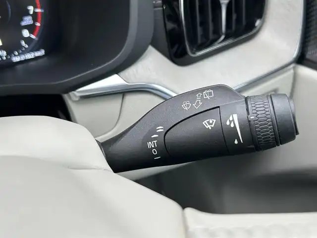 ボルボ ＸＣ６０ B5 AWD インスクリプション 茨城県 2020(令2)年 4万km クリスタルホワイトP harman/kardon/白革シート/パノラマSR/Orreforsクリスタルシフト/純正ナビ/（AM.FM.CD.BT.Applecarplay）/フルセグTV/360°カメラ/ETC/前後ドラレコ/ACC/LKA/BSM/D/N席パワーシート/D/N席シートヒーター/D/N席ベンチレーション/ステアリングヒーター/パワーバックドア/スマートキー/プッシュスタート