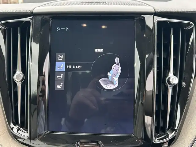 ボルボ ＸＣ６０ B5 AWD インスクリプション 茨城県 2020(令2)年 4万km クリスタルホワイトP harman/kardon/白革シート/パノラマSR/Orreforsクリスタルシフト/純正ナビ/（AM.FM.CD.BT.Applecarplay）/フルセグTV/360°カメラ/ETC/前後ドラレコ/ACC/LKA/BSM/D/N席パワーシート/D/N席シートヒーター/D/N席ベンチレーション/ステアリングヒーター/パワーバックドア/スマートキー/プッシュスタート