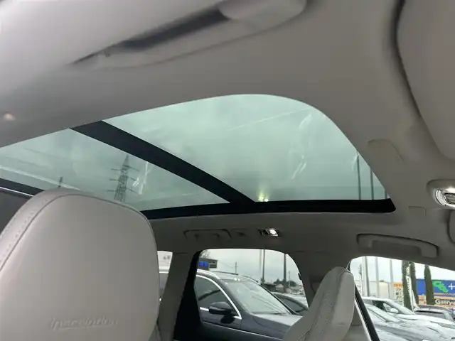 ボルボ ＸＣ６０ B5 AWD インスクリプション 茨城県 2020(令2)年 4万km クリスタルホワイトP harman/kardon/白革シート/パノラマSR/Orreforsクリスタルシフト/純正ナビ/（AM.FM.CD.BT.Applecarplay）/フルセグTV/360°カメラ/ETC/前後ドラレコ/ACC/LKA/BSM/D/N席パワーシート/D/N席シートヒーター/D/N席ベンチレーション/ステアリングヒーター/パワーバックドア/スマートキー/プッシュスタート