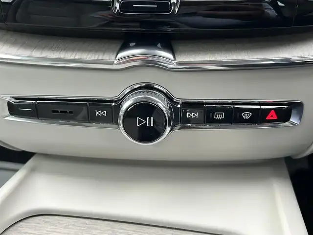 ボルボ ＸＣ６０ B5 AWD インスクリプション 茨城県 2020(令2)年 4万km クリスタルホワイトP harman/kardon/白革シート/パノラマSR/Orreforsクリスタルシフト/純正ナビ/（AM.FM.CD.BT.Applecarplay）/フルセグTV/360°カメラ/ETC/前後ドラレコ/ACC/LKA/BSM/D/N席パワーシート/D/N席シートヒーター/D/N席ベンチレーション/ステアリングヒーター/パワーバックドア/スマートキー/プッシュスタート