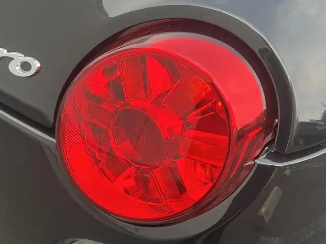 ダイハツ コペン セロS 秋田県 2019(令1)年 4.8万km ブラックマイカメタリック 純正オーディオ（AM/FM/CD）/LEDヘッドライト/スマートキー/電動開閉式ルーフ/アイドリングストップ/プッシュスタート/MTモード付AT/前席シートヒーター/パドルシフト/ステアリングスイッチ/純正フロアマット/オートエアコン/パワーステアリング/パワーウィンドウ/横滑り防止/盗難防止装置/保証書/取扱説明書/記録簿