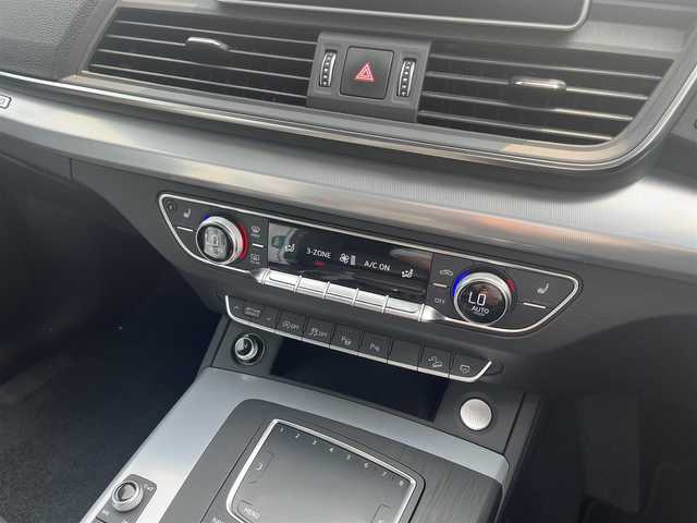 アウディ Ｑ５ 40TDIクワトロ スポーツ 三重県 2020(令2)年 2万km グレイシアホワイトメタリック ワンオーナー/アシスタンスパッケージ/バーチャルコックピット12.3インチ液晶メーター/マトリクスLEDヘッドランプ/アクティブレーンアシスト/アダプティブクルーズコントロール/18インチアルミホイール/MMIナビゲーション/地デジTV/360カメラ