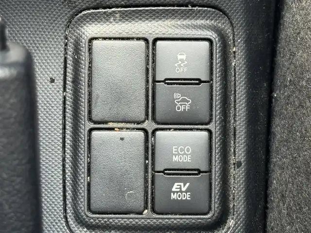トヨタ アクア G G’s 滋賀県 2016(平28)年 5万km ライムホワイトパールクリスタルシャイン 禁煙車/純正ナビ/CD.DVD.Bluetooth.フルセグ/バックカメラ/衝突軽減ブレーキ/車線逸脱警報/クルーズコントロール/ハーフレザーシート/オートライト/オートハイビーム/LEDヘッドライト/ビルトインETC/スマートキー/スペアキー