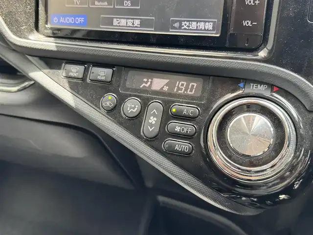 トヨタ アクア G G’s 滋賀県 2016(平28)年 5万km ライムホワイトパールクリスタルシャイン 禁煙車/純正ナビ/CD.DVD.Bluetooth.フルセグ/バックカメラ/衝突軽減ブレーキ/車線逸脱警報/クルーズコントロール/ハーフレザーシート/オートライト/オートハイビーム/LEDヘッドライト/ビルトインETC/スマートキー/スペアキー