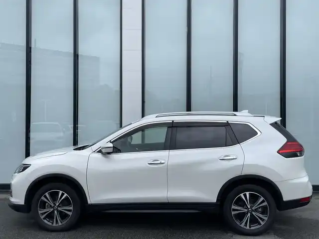 日産 エクストレイル 20Xi 大阪府 2019(令1)年 3.1万km ブリリアントホワイトパール 社外ナビ/   フルセグTV/CD/DVD/Bluetooth/全方位モニター/衝突軽減ブレーキ/コーナーセンサー/プロパイロット/電動リアゲート/アイドリングストップ/ダウンヒルアシストコントロール/純正18インチアルミホイール/プッシュスタート/スマートキー/ハーフレザーシート/ルーフレール/ＥＴＣ/ＬＥＤ/禁煙車
