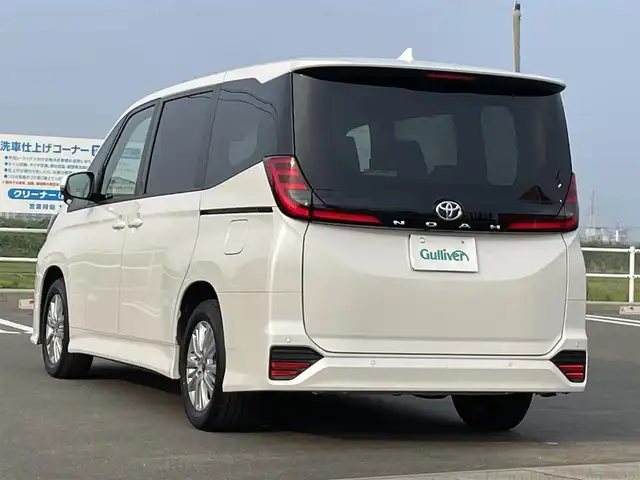 トヨタ ノア S－G 佐賀県 2023(令5)年 1.5万km ホワイトパールクリスタルシャイン 10.5インチHDディスプレイオーディオ/・コネクティッドナビ対応Plus/・フルセグTV/AM/FM/Bluetooth/CD/DVD/HDMI//・Apple Car Play/Android Auto//片側パワースライドドア/純正LEDヘッドライト/オートマチックハイビーム/スマートキー/フロアMTモード付/ビルトインETC/フロアマット/新車保証書/取扱説明書/スペアキー1本/トヨタセーフティーセンス/・プリクラッシュセーフティー/・レーンディパーチャーアラート/・レーントレーシングアシスト/・前方車発進お知らせ機能/・レーダークルーズコントロール/・コーナーセンサー