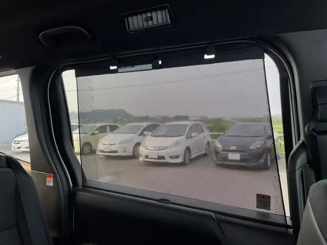 トヨタ ノア S－G 佐賀県 2023(令5)年 1.5万km ホワイトパールクリスタルシャイン 10.5インチHDディスプレイオーディオ/・コネクティッドナビ対応Plus/・フルセグTV/AM/FM/Bluetooth/CD/DVD/HDMI//・Apple Car Play/Android Auto//片側パワースライドドア/純正LEDヘッドライト/オートマチックハイビーム/スマートキー/フロアMTモード付/ビルトインETC/フロアマット/新車保証書/取扱説明書/スペアキー1本/トヨタセーフティーセンス/・プリクラッシュセーフティー/・レーンディパーチャーアラート/・レーントレーシングアシスト/・前方車発進お知らせ機能/・レーダークルーズコントロール/・コーナーセンサー