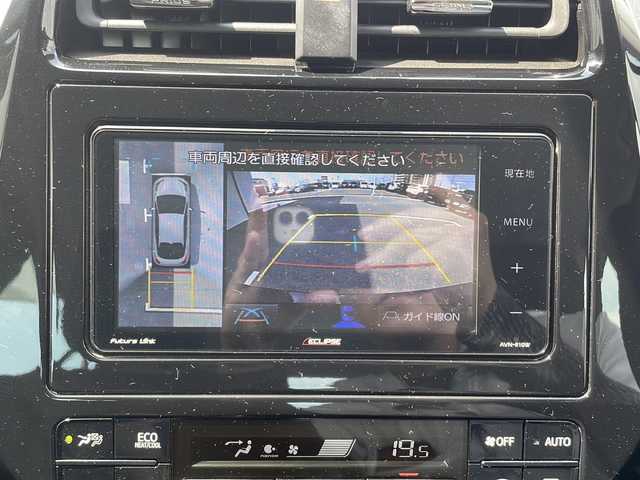 トヨタ プリウス SセーフティプラスⅡ 山口県 2022(令4)年 5.2万km アティチュードブラックマイカ 社外SDナビ　【AVN-R10W】/Bluetooth接続/アラウンドビューモニター/DVD再生機能有/フルセグTV/ETC/レーダークルーズコントロール/プリクラッシュセーフティ/クリアランスソナー/パーキングサポートブレーキ/ブラインドスポットモニター/ふらつき検知/先行者発進告知/100V電源/純正LEDライト/オートマチックハイビーム/純正15インチアルミホイール