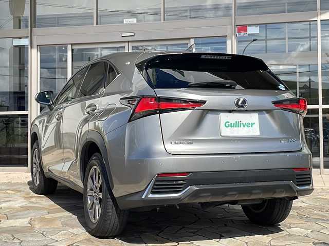 レクサス ＮＸ 300h Iパッケージ 静岡県 2017(平29)年 4.2万km ソニックチタニウム 純正ナビ/・AM/・FM/・CD/・DVD/・サウンドライブラリ/・SD/・USB/・Bluetooth/・Miracast/・AUX/・フルセグTV/主要装備/・パワーバックドア/・運転席＆助手席パワーシート/・全方位カメラ/・オートハイビーム/・ハンドルヒーター/・ＢＳＭ/・レーダークルーズコントロール/・パドルシフト/・コーナーセンサー/・レザーシート/・ＥＴＣ/・サイドカーテンエアバッグ/・電動チルト＆テレスコピックステアリング