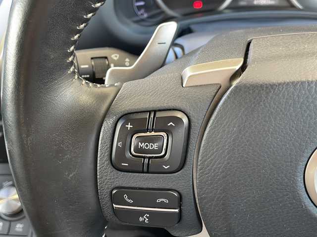 レクサス ＮＸ 300h Iパッケージ 静岡県 2017(平29)年 4.2万km ソニックチタニウム 純正ナビ/・AM/・FM/・CD/・DVD/・サウンドライブラリ/・SD/・USB/・Bluetooth/・Miracast/・AUX/・フルセグTV/主要装備/・パワーバックドア/・運転席＆助手席パワーシート/・全方位カメラ/・オートハイビーム/・ハンドルヒーター/・ＢＳＭ/・レーダークルーズコントロール/・パドルシフト/・コーナーセンサー/・レザーシート/・ＥＴＣ/・サイドカーテンエアバッグ/・電動チルト＆テレスコピックステアリング