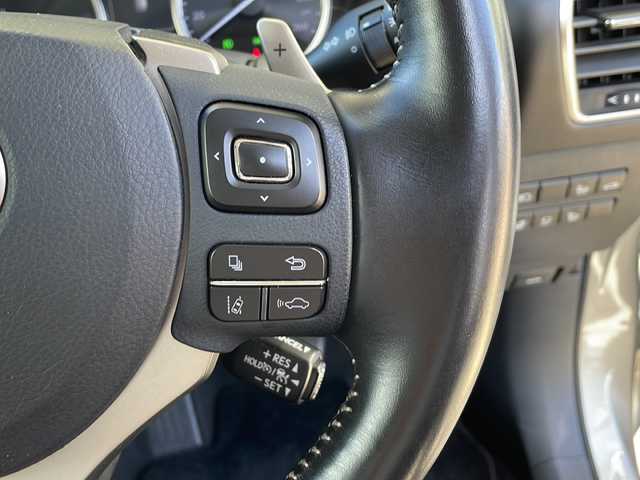 レクサス ＮＸ 300h Iパッケージ 静岡県 2017(平29)年 4.2万km ソニックチタニウム 純正ナビ/・AM/・FM/・CD/・DVD/・サウンドライブラリ/・SD/・USB/・Bluetooth/・Miracast/・AUX/・フルセグTV/主要装備/・パワーバックドア/・運転席＆助手席パワーシート/・全方位カメラ/・オートハイビーム/・ハンドルヒーター/・ＢＳＭ/・レーダークルーズコントロール/・パドルシフト/・コーナーセンサー/・レザーシート/・ＥＴＣ/・サイドカーテンエアバッグ/・電動チルト＆テレスコピックステアリング