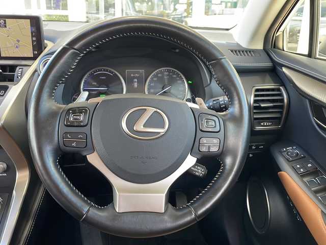 レクサス ＮＸ 300h Iパッケージ 静岡県 2017(平29)年 4.2万km ソニックチタニウム 純正ナビ/・AM/・FM/・CD/・DVD/・サウンドライブラリ/・SD/・USB/・Bluetooth/・Miracast/・AUX/・フルセグTV/主要装備/・パワーバックドア/・運転席＆助手席パワーシート/・全方位カメラ/・オートハイビーム/・ハンドルヒーター/・ＢＳＭ/・レーダークルーズコントロール/・パドルシフト/・コーナーセンサー/・レザーシート/・ＥＴＣ/・サイドカーテンエアバッグ/・電動チルト＆テレスコピックステアリング