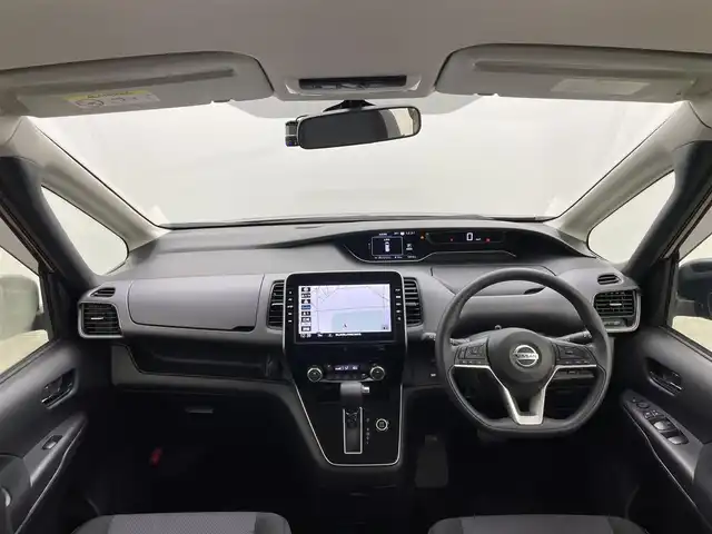 日産 セレナ X V 岡山県 2022(令4)年 1.3万km マルーンレッド 2トーン 純正１０インチナビ/・型番：MM521D-L/【Bluetooth/フルセグTV/CD/DVD/Blu-ray/HDMI/Carplay】/両側パワースライドドア/アラウンドビューモニター/クルーズコントロール/ビルトインＥＴＣ/オートハイビーム/オートライト/純正ドライブレコーダー(前）/コーナーセンサー（前後）/ブラインドスポットモニター/TVキャンセラー/ISOFIX/ステアリングスイッチ/シートリフター/シートバックテーブル/ドアバイザー/スマートキー×2