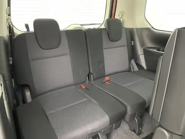 日産 セレナ X V 岡山県 2022(令4)年 1.3万km マルーンレッド 2トーン 純正１０インチナビ/・型番：MM521D-L/【Bluetooth/フルセグTV/CD/DVD/Blu-ray/HDMI/Carplay】/両側パワースライドドア/アラウンドビューモニター/クルーズコントロール/ビルトインＥＴＣ/オートハイビーム/オートライト/純正ドライブレコーダー(前）/コーナーセンサー（前後）/ブラインドスポットモニター/TVキャンセラー/ISOFIX/ステアリングスイッチ/シートリフター/シートバックテーブル/ドアバイザー/スマートキー×2