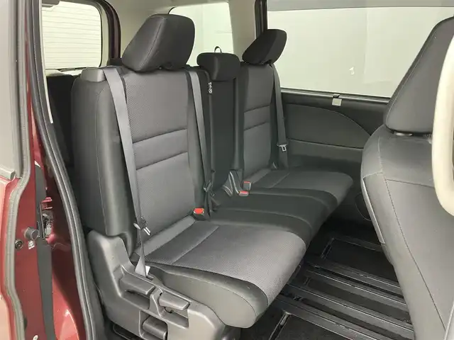 日産 セレナ X V 岡山県 2022(令4)年 1.3万km マルーンレッド 2トーン 純正１０インチナビ/・型番：MM521D-L/【Bluetooth/フルセグTV/CD/DVD/Blu-ray/HDMI/Carplay】/両側パワースライドドア/アラウンドビューモニター/クルーズコントロール/ビルトインＥＴＣ/オートハイビーム/オートライト/純正ドライブレコーダー(前）/コーナーセンサー（前後）/ブラインドスポットモニター/TVキャンセラー/ISOFIX/ステアリングスイッチ/シートリフター/シートバックテーブル/ドアバイザー/スマートキー×2