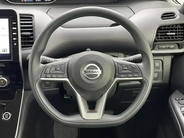 日産 セレナ X V 岡山県 2022(令4)年 1.3万km マルーンレッド 2トーン 純正１０インチナビ/・型番：MM521D-L/【Bluetooth/フルセグTV/CD/DVD/Blu-ray/HDMI/Carplay】/両側パワースライドドア/アラウンドビューモニター/クルーズコントロール/ビルトインＥＴＣ/オートハイビーム/オートライト/純正ドライブレコーダー(前）/コーナーセンサー（前後）/ブラインドスポットモニター/TVキャンセラー/ISOFIX/ステアリングスイッチ/シートリフター/シートバックテーブル/ドアバイザー/スマートキー×2