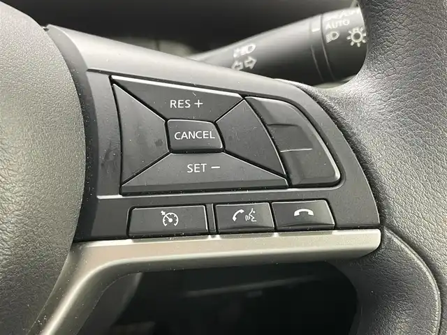 日産 セレナ X V 岡山県 2022(令4)年 1.3万km マルーンレッド 2トーン 純正１０インチナビ/・型番：MM521D-L/【Bluetooth/フルセグTV/CD/DVD/Blu-ray/HDMI/Carplay】/両側パワースライドドア/アラウンドビューモニター/クルーズコントロール/ビルトインＥＴＣ/オートハイビーム/オートライト/純正ドライブレコーダー(前）/コーナーセンサー（前後）/ブラインドスポットモニター/TVキャンセラー/ISOFIX/ステアリングスイッチ/シートリフター/シートバックテーブル/ドアバイザー/スマートキー×2