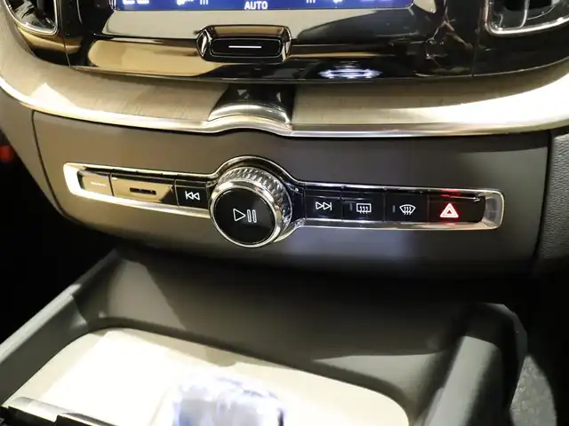 ボルボ ＸＣ６０ B5 AWD インスクリプション 静岡県 2020(令2)年 2.4万km オニキスブラックP サンルーフ /革シート ヒーター クーラー  マッサージ付 /Bower&Wilkinsサウンド /ナビ TV applecarplay /ACC LKA BSM HUD /ステアリングヒーター /前後センサー /前後ドラレコ /パワーバックドア /クリスタルシフトノブ /ETC /スペアキー