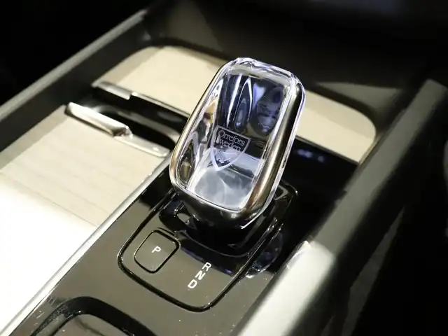 ボルボ ＸＣ６０ B5 AWD インスクリプション 静岡県 2020(令2)年 2.4万km オニキスブラックP サンルーフ /革シート ヒーター クーラー  マッサージ付 /Bower&Wilkinsサウンド /ナビ TV applecarplay /ACC LKA BSM HUD /ステアリングヒーター /前後センサー /前後ドラレコ /パワーバックドア /クリスタルシフトノブ /ETC /スペアキー