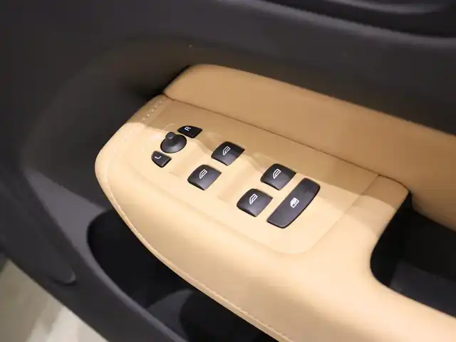 ボルボ ＸＣ６０ B5 AWD インスクリプション 静岡県 2020(令2)年 2.4万km オニキスブラックP サンルーフ /革シート ヒーター クーラー  マッサージ付 /Bower&Wilkinsサウンド /ナビ TV applecarplay /ACC LKA BSM HUD /ステアリングヒーター /前後センサー /前後ドラレコ /パワーバックドア /クリスタルシフトノブ /ETC /スペアキー