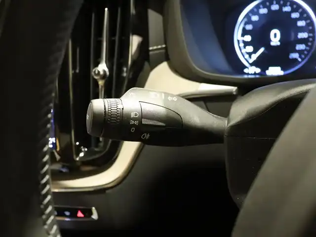 ボルボ ＸＣ６０ B5 AWD インスクリプション 静岡県 2020(令2)年 2.4万km オニキスブラックP サンルーフ /革シート ヒーター クーラー  マッサージ付 /Bower&Wilkinsサウンド /ナビ TV applecarplay /ACC LKA BSM HUD /ステアリングヒーター /前後センサー /前後ドラレコ /パワーバックドア /クリスタルシフトノブ /ETC /スペアキー