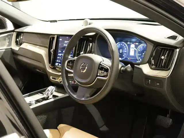 ボルボ ＸＣ６０ B5 AWD インスクリプション 静岡県 2020(令2)年 2.4万km オニキスブラックP サンルーフ /革シート ヒーター クーラー  マッサージ付 /Bower&Wilkinsサウンド /ナビ TV applecarplay /ACC LKA BSM HUD /ステアリングヒーター /前後センサー /前後ドラレコ /パワーバックドア /クリスタルシフトノブ /ETC /スペアキー