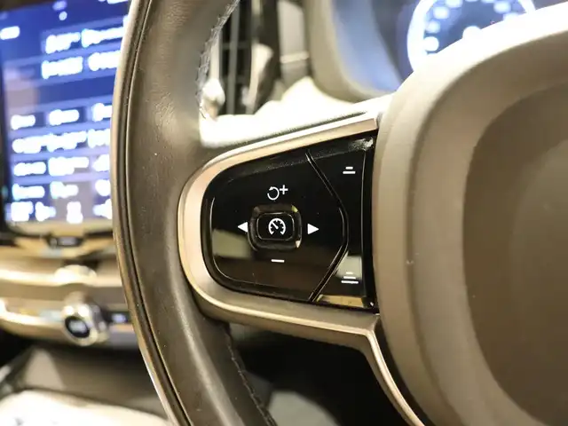 ボルボ ＸＣ６０ B5 AWD インスクリプション 静岡県 2020(令2)年 2.4万km オニキスブラックP サンルーフ /革シート ヒーター クーラー  マッサージ付 /Bower&Wilkinsサウンド /ナビ TV applecarplay /ACC LKA BSM HUD /ステアリングヒーター /前後センサー /前後ドラレコ /パワーバックドア /クリスタルシフトノブ /ETC /スペアキー