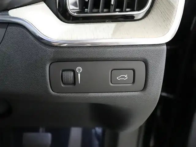 ボルボ ＸＣ６０ B5 AWD インスクリプション 静岡県 2020(令2)年 2.4万km オニキスブラックP サンルーフ /革シート ヒーター クーラー  マッサージ付 /Bower&Wilkinsサウンド /ナビ TV applecarplay /ACC LKA BSM HUD /ステアリングヒーター /前後センサー /前後ドラレコ /パワーバックドア /クリスタルシフトノブ /ETC /スペアキー