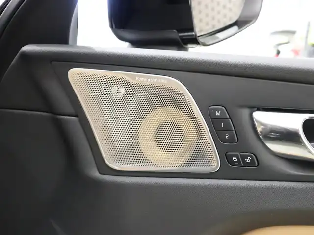 ボルボ ＸＣ６０ B5 AWD インスクリプション 静岡県 2020(令2)年 2.4万km オニキスブラックP サンルーフ /革シート ヒーター クーラー  マッサージ付 /Bower&Wilkinsサウンド /ナビ TV applecarplay /ACC LKA BSM HUD /ステアリングヒーター /前後センサー /前後ドラレコ /パワーバックドア /クリスタルシフトノブ /ETC /スペアキー