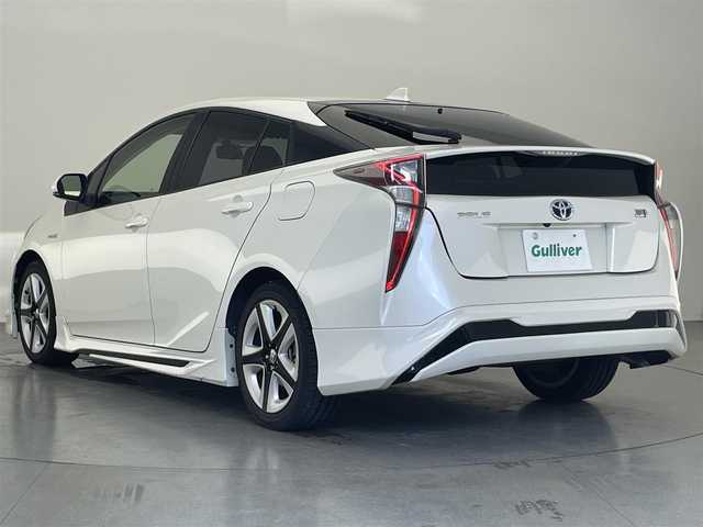 トヨタ プリウス S ツーリングセレクション 愛知県 2016(平28)年 11.5万km ホワイトパールクリスタルシャイン 社外ナビ　フルセグＴＶ　ＤＶＤ再生　Ｂｌｕｅｔｏｏｔｈ　バックカメラ　モデリスタエアロ　黒革　シートヒーター　レーダー探知機　ＬＥＤヘッドライト　オートライト　プッシュスタート　スマートキー　禁煙車