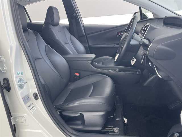 トヨタ プリウス S ツーリングセレクション 愛知県 2016(平28)年 11.5万km ホワイトパールクリスタルシャイン 社外ナビ　フルセグＴＶ　ＤＶＤ再生　Ｂｌｕｅｔｏｏｔｈ　バックカメラ　モデリスタエアロ　黒革　シートヒーター　レーダー探知機　ＬＥＤヘッドライト　オートライト　プッシュスタート　スマートキー　禁煙車