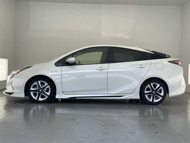 トヨタ プリウス S ツーリングセレクション 愛知県 2016(平28)年 11.5万km ホワイトパールクリスタルシャイン 社外ナビ　フルセグＴＶ　ＤＶＤ再生　Ｂｌｕｅｔｏｏｔｈ　バックカメラ　モデリスタエアロ　黒革　シートヒーター　レーダー探知機　ＬＥＤヘッドライト　オートライト　プッシュスタート　スマートキー　禁煙車