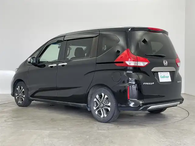 ホンダ フリード＋ ハイブリット クロスター 埼玉県 2022(令4)年 5万km クリスタルブラックパール 社外10インチナビ　　/ホンダセンシング　/アダクティブクルーズコントロール　/シートヒーター　/両側パワースライドドア　　/ドライブレコーダー/純正アルミホイール/スマートキー　/LEDオートライト/ETC