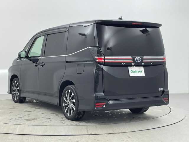 トヨタ ヴォクシー ハイブリッド S－Z 熊本県 2023(令5)年 2.5万km グリッターブラックガラスフレーク メーカーオプション10.5インチディスプレイナビ【Bluetooth フルセグテレビ】/快適利便パッケージhigh/14インチフリップダウンモニター/バックカメラ/ドライブレコーダー/両側パワースライドドア/ETC2.0/レーダークルーズコントロール/衝突軽減/レーンキープアシスト/LEDライト/オートライト/オートマチックハイビーム/パワーバックドア/ハーフレザーシート/シートヒーター【D+N席】/オットマン/ウォークスルー/純正フロアマット/純正アルミホイール/禁煙車