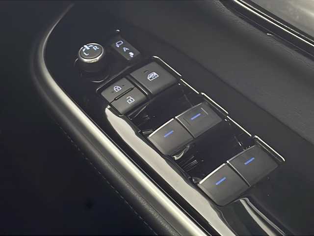 トヨタ ヴォクシー ハイブリッド S－Z 熊本県 2023(令5)年 2.5万km グリッターブラックガラスフレーク メーカーオプション10.5インチディスプレイナビ【Bluetooth フルセグテレビ】/快適利便パッケージMid/14インチフリップダウンモニター/バックカメラ/ドライブレコーダー/両側パワースライドドア/ETC2.0/レーダークルーズコントロール/衝突軽減/レーンキープアシスト/LEDライト/オートライト/オートマチックハイビーム/パワーバックドア/ハーフレザーシート/シートヒーター【D+N席】/オットマン/ウォークスルー/純正フロアマット/純正アルミホイール/禁煙車