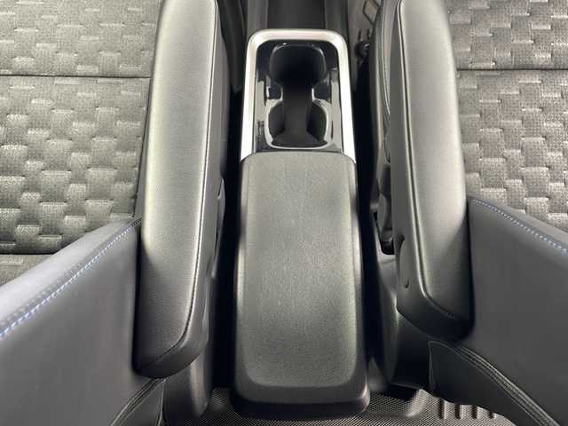 トヨタ ヴォクシー ハイブリッド S－Z 熊本県 2023(令5)年 2.5万km グリッターブラックガラスフレーク メーカーオプション10.5インチディスプレイナビ【Bluetooth フルセグテレビ】/快適利便パッケージMid/14インチフリップダウンモニター/バックカメラ/ドライブレコーダー/両側パワースライドドア/ETC2.0/レーダークルーズコントロール/衝突軽減/レーンキープアシスト/LEDライト/オートライト/オートマチックハイビーム/パワーバックドア/ハーフレザーシート/シートヒーター【D+N席】/オットマン/ウォークスルー/純正フロアマット/純正アルミホイール/禁煙車