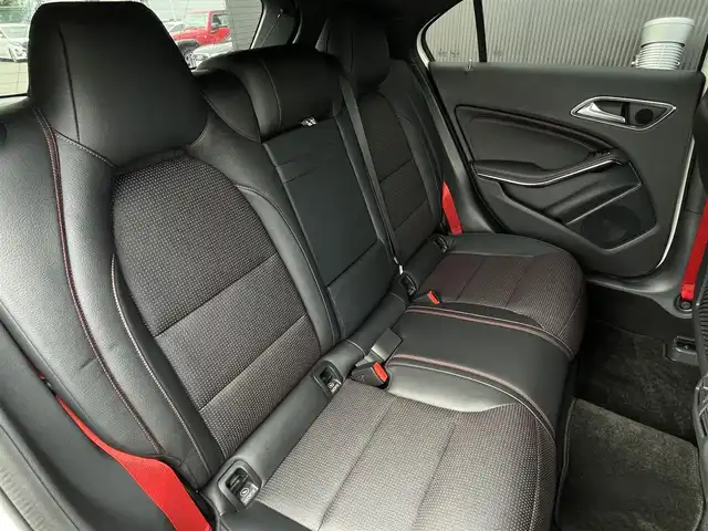 メルセデス・ベンツ Ａ２５０ シュポルト 4MATIC 長野県 2018(平30)年 4.3万km カルサイトホワイト AMGレザーエクスクルーシブパッケージ /パノラミックスライディングルーフ /harman/kardonサウンド /黒革シート /ディスプレイオーディオ /CarPlay対応 /バックカメラ /レーダーセーフティパッケージ /LEDヘッドライト /キーレスゴー