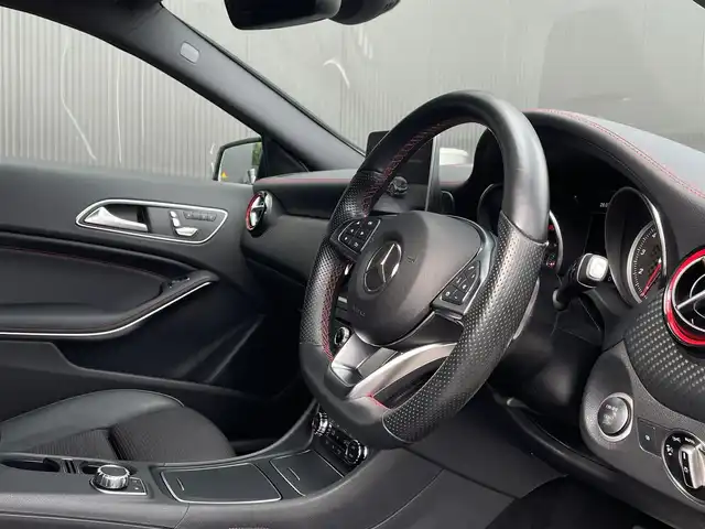 メルセデス・ベンツ Ａ２５０ シュポルト 4MATIC 長野県 2018(平30)年 4.3万km カルサイトホワイト AMGレザーエクスクルーシブパッケージ /パノラミックスライディングルーフ /harman/kardonサウンド /黒革シート /ディスプレイオーディオ /CarPlay対応 /バックカメラ /レーダーセーフティパッケージ /LEDヘッドライト /キーレスゴー